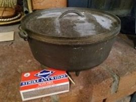 Footed Cast-Iron Dutch Oven