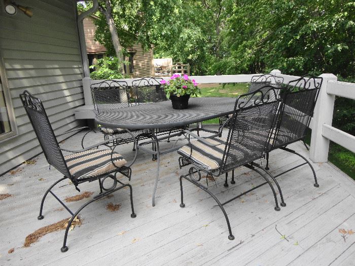 Metal dining table with six matching chairs all in great condition and ready for your summer dining!