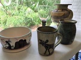 MANY PIECES OF POTTERY