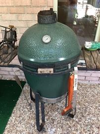 A green egg barbecue