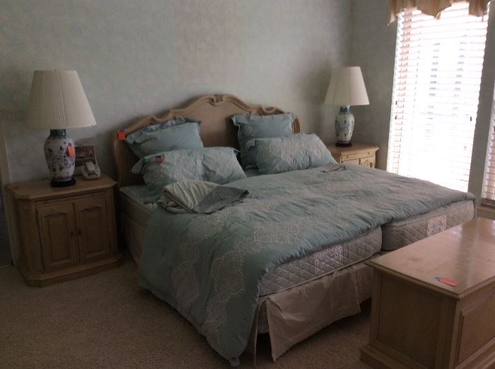 Thomasville king size bedroom suite