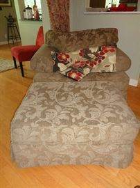 chair w/ottoman