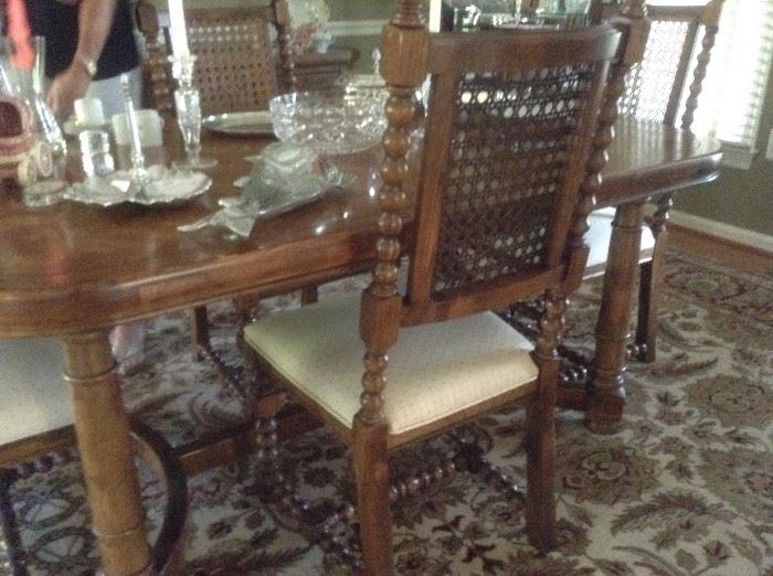 Dining Table with 2 leaves & pad
