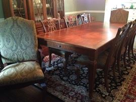 Ethan Allen Dining Room Table w/ 2 Leaves & 8 Chairs