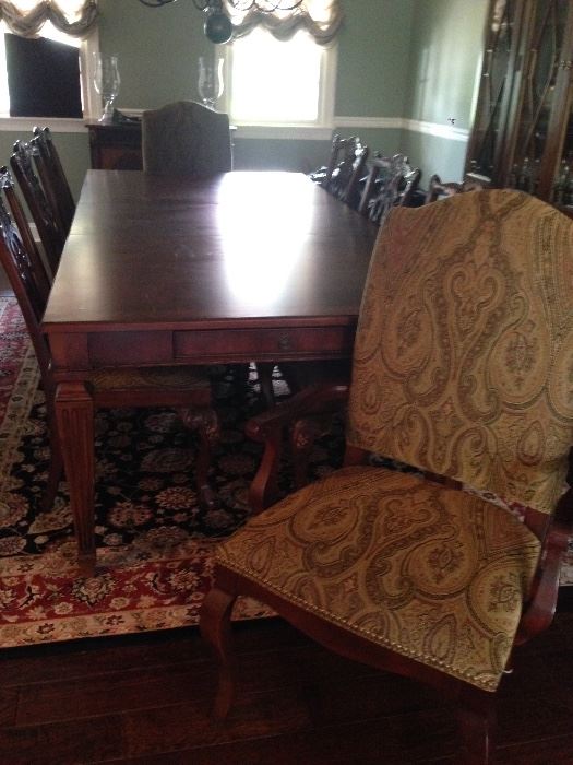 Ethan Allen Dining Room Table w/ 2 Leaves & 8 Chairs