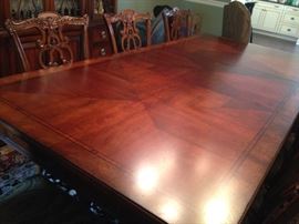 Ethan Allen Dining Room Table w/ 2 Leaves & 8 Chairs