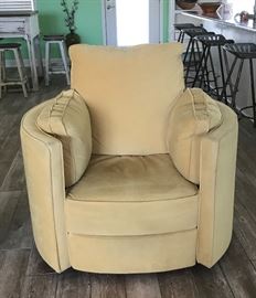 Set of Recliners ... You won't want to get out of this!!!