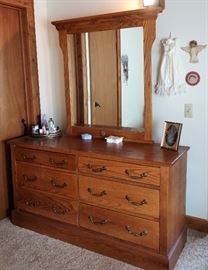 : Bedroom Set Including: Double Bed, 5 Drawer Chest, 6 Drawer Dresser w/Mirror, & Night Stand
