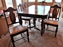Dining Table w/4 Chairs & Leaf