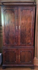 handsome Century Furn. Chinese Chippendale style bar