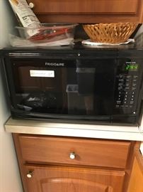 Of course there's a microwave.