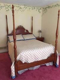 4 Poster Maple Full Size Bed (59’’ x 81’’ x 75’’)