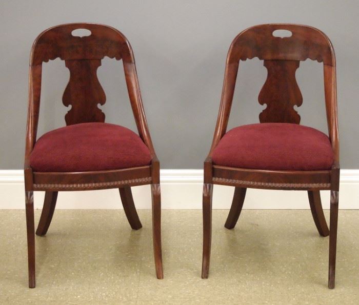 Pair of American Empire Transitional mahogany side chairs, 19th century.