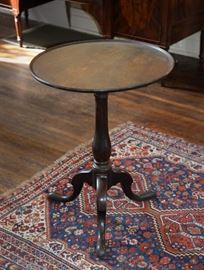Late 18th to early 19th century Queen Anne tilt top candlestand on tripod base with dish top, 28 1/2" H X 21 1/2" D.
Condition
good: wear consistent with age and use, nice finish
Starting Bid
$150.00