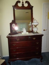 queen area dresser