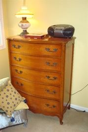 Chest of drawers to twin bedroom suite.