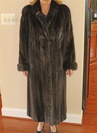 Gorgeous Full Length Black Mink Coat
This Beautiful coat will keep your lady warm on the coldest Winter nights
Current Summer Sale price for a similar coat at Macy's is $5,500
Made by Flemington Furs, a Top Notch Fur coat maker
Size: Woman's medium
Excellent Condition    Price SLASHED to $1199
