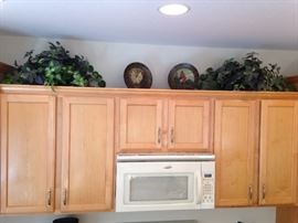 Two plates with Rooster motif and two greenery arrangements