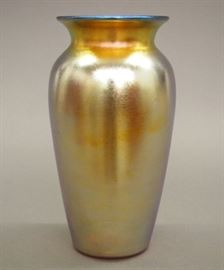 Durand Gold Lustre vase