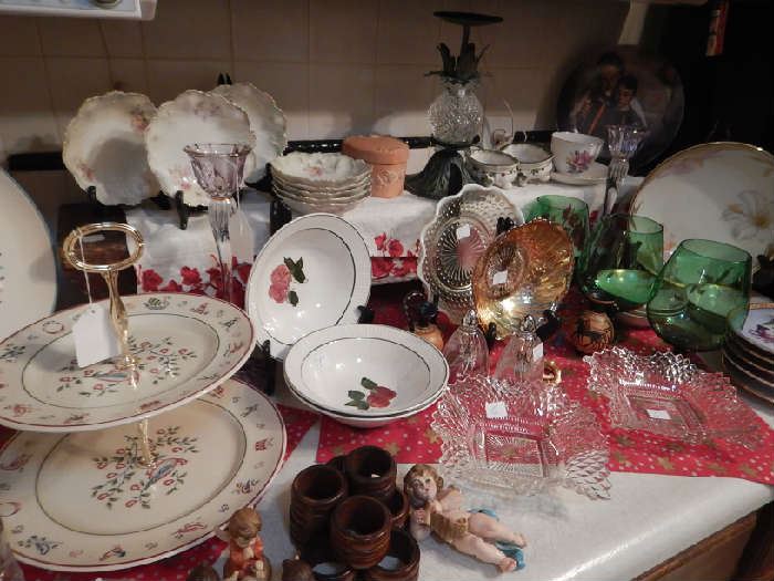 KITCHEN FULL OF PRETTY PIECES