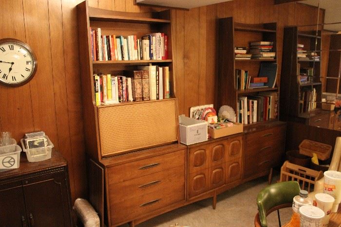 Broyhill Sculptra console with book cases Mid Century