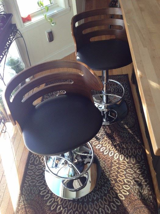 Bar stools (4)