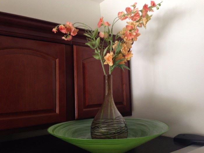 Bowl with vase