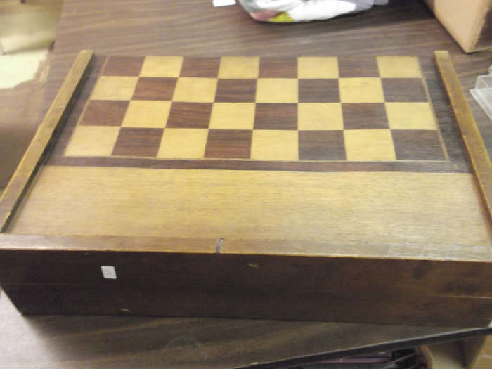 19TH CENT. FRENCH BACKGAMMON SET / COMPLETE WITH WOOD CHIPS