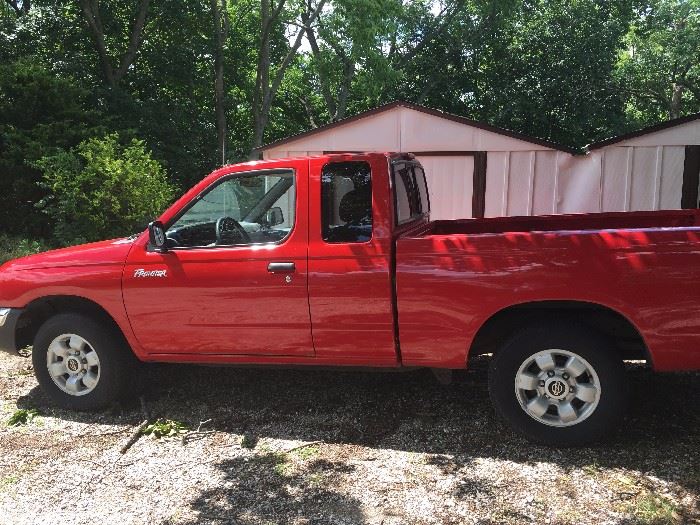 2000 Nissan Frontier Pick Up  100,000 miles