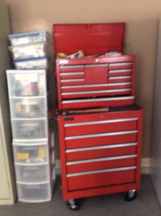 Upright tool chest