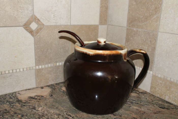 Pfaltzgraff Brown Drip Large Lidded Bean Pot with Ladle & Spill Plate (plate not included in picture) 
