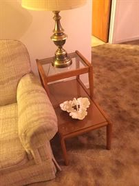 Brickwede endtable, vintage ashtray and lamp