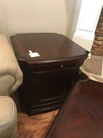 #41 Broyhill end table w/drawer and door 28x26x25 $175