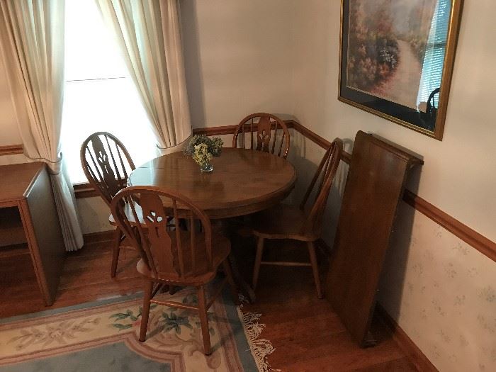 Table and 4 Chairs with additional leaf.  Large Pedestal