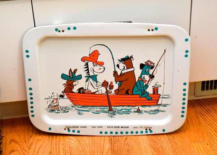 Vintage Hanna Barbera Yogi Bear, Huckleberry Hound, Quick Draw McGraw Fishing TV Tray (excellent condition)