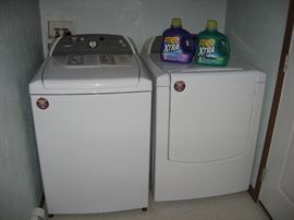 Whirlpool matching pair. Outstanding condition.