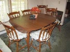 Nicholas & Stone Co, Gardner, Mass Furniture Company Dinning room table with matching chairs