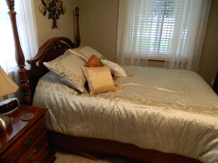 Poster Queen Size Bed, Lovely Linens & Pillows, Sleep Number Foundation