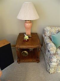 Ethan Allen End Table and Assorted Lamps