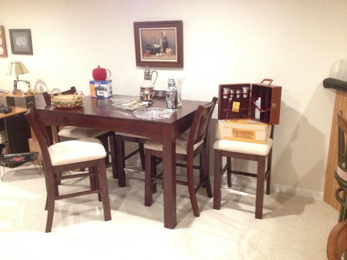 Beautiful High Top Table with five chairs.  Excellent condition.