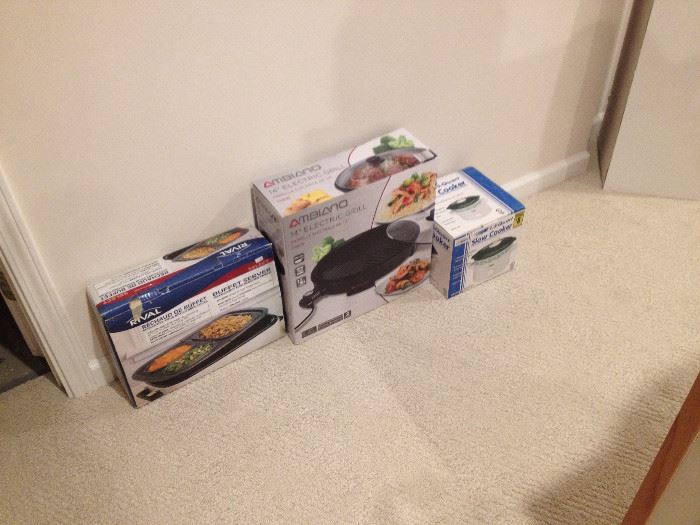 Buffet Server, Rice Cooker and more still in box!!!