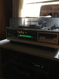 Jamming Panosonic stereo 4-speed turntable with cassette player and it all works to my Sugarhill Delight