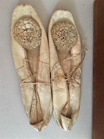 Wedding shoes from 1850, documented and well preserved. Another truly rare find!!
