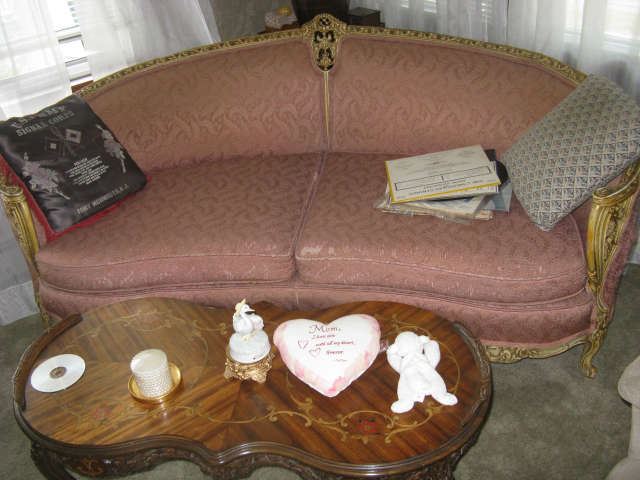 VICTORIAN STYLE COUCH