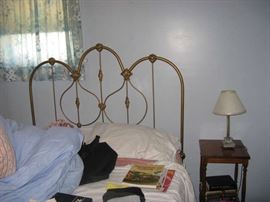 VINTAGE METAL BED AND BOX SPRING (DOUBLE)