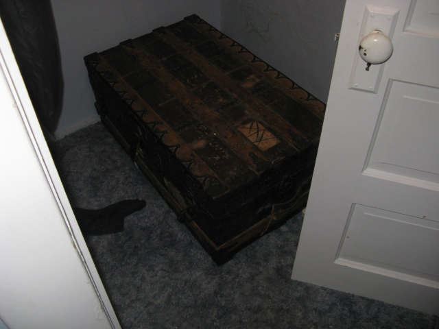 NEAT OLD TRUNK WITH ORIGINAL TRAY INSIDE