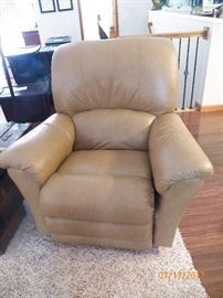 LEATHER LAZYBOY RECLINER