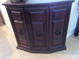 Foyer credenza