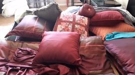 Bedding, linens and pillows