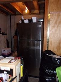 Stainless steel front / black sides Fridgidaire 